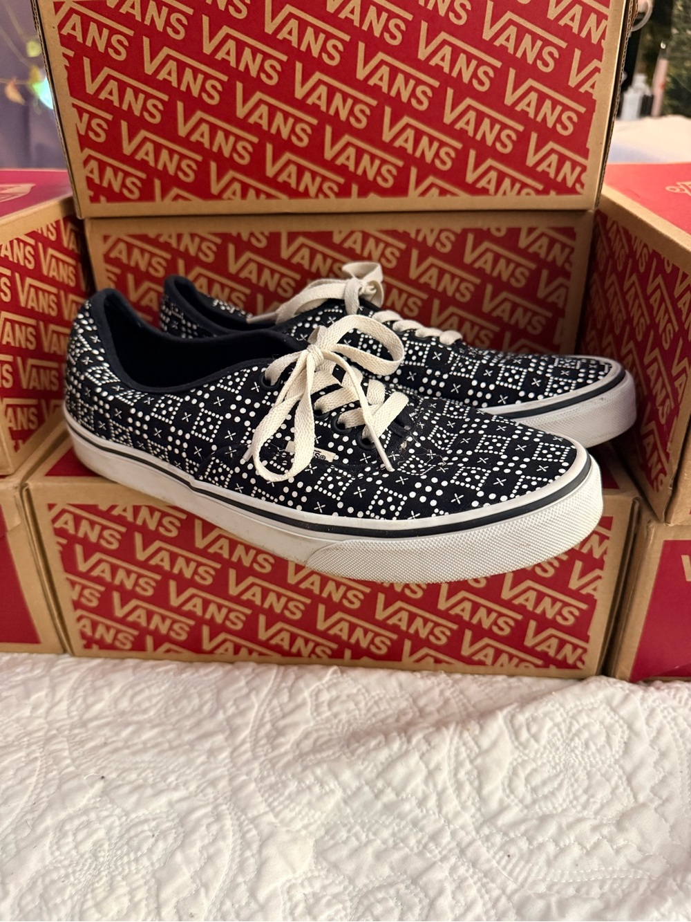 NEARLY NEW Vans Black & White Pattern Printed Authentic Sneakers Men 8/Women 9.5